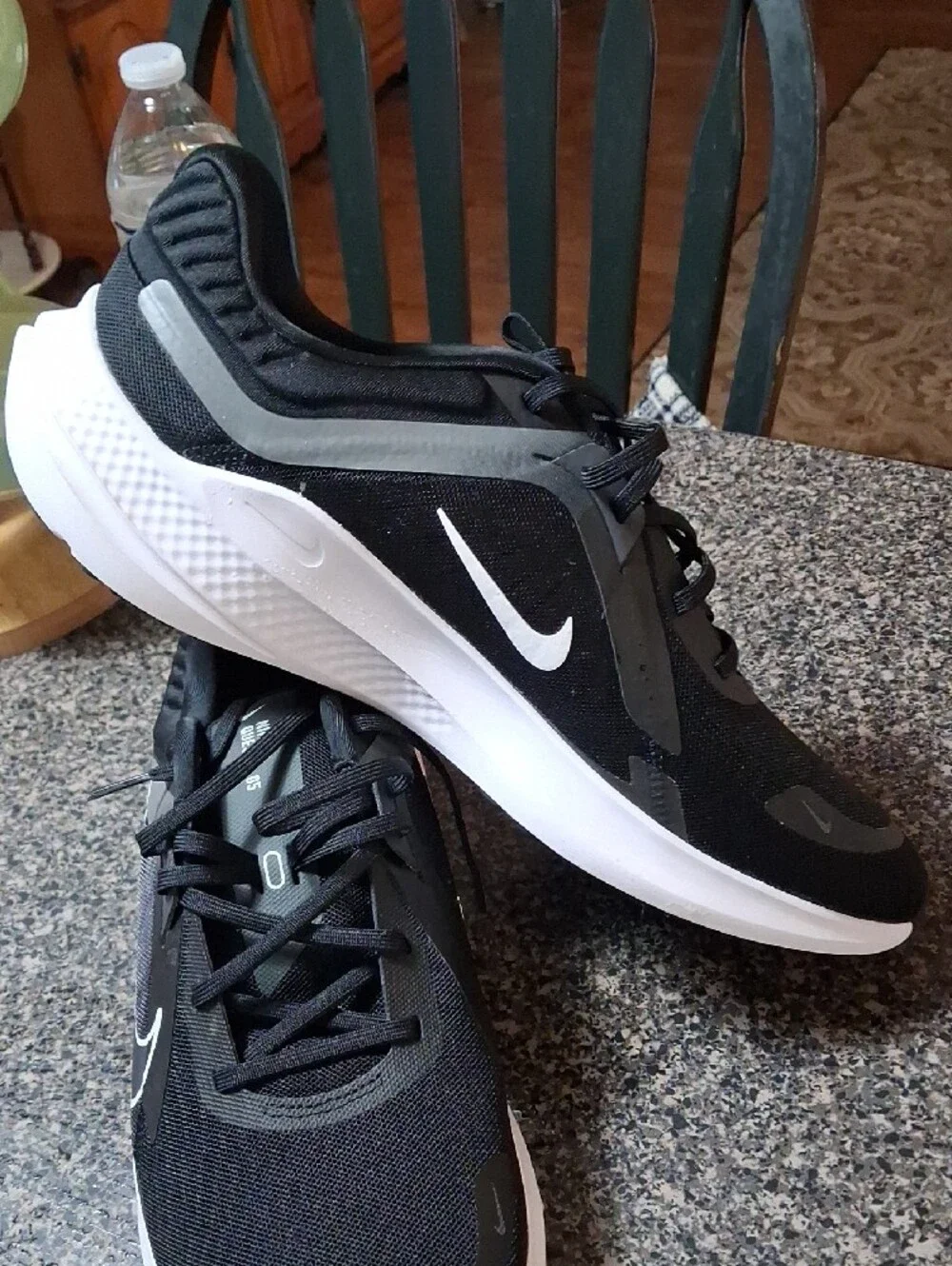 Nike Men's Black and White Athletic Running Sneakers QUEST 05 SIZE 12.5